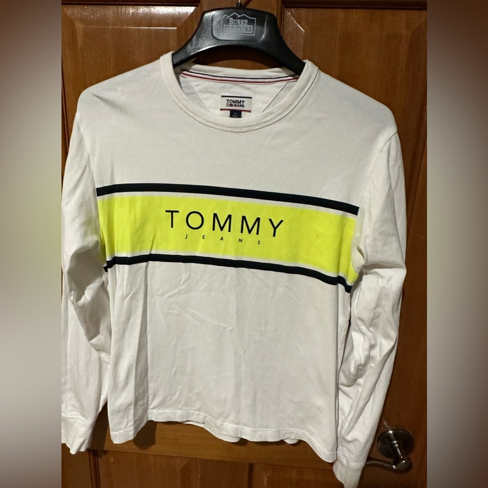 Womens gently used Tommy Hilfiger long sleeve